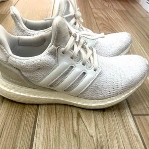 Adidas ULTRA BOOST size 6